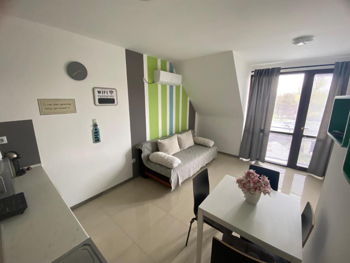 Lexi Family Apartman Apartment ไฮจ์ดุสโซบอสโล ภายนอก รูปภาพ