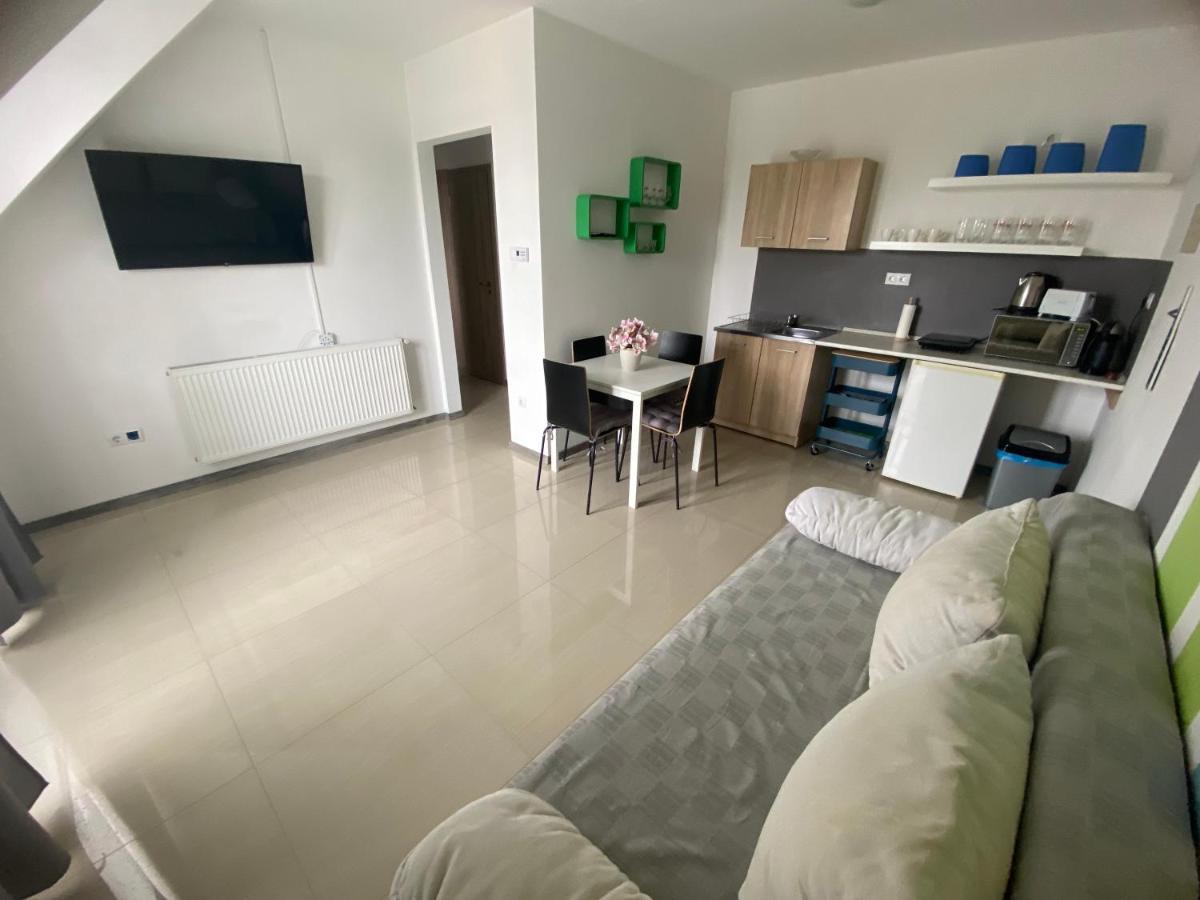 Lexi Family Apartman Apartment ไฮจ์ดุสโซบอสโล ภายนอก รูปภาพ