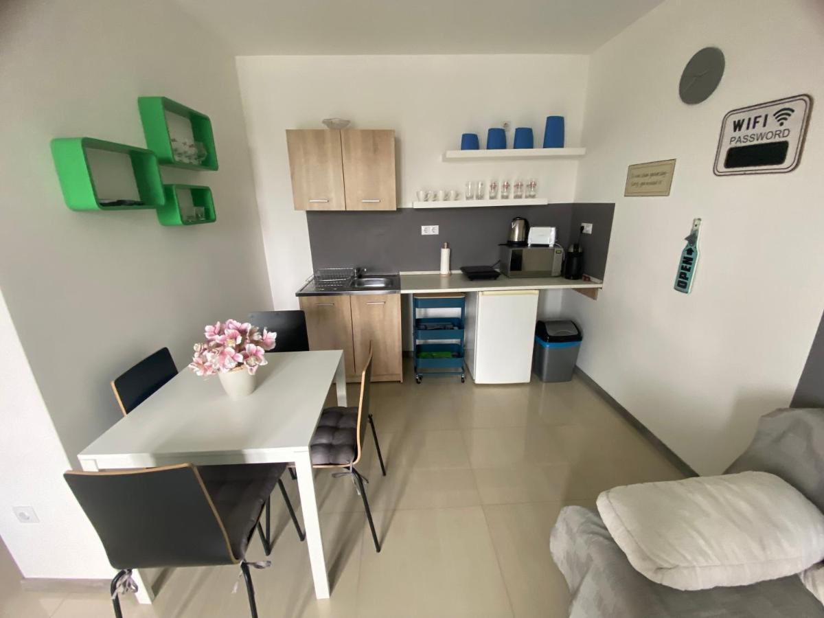 Lexi Family Apartman Apartment ไฮจ์ดุสโซบอสโล ภายนอก รูปภาพ