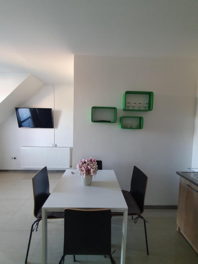Lexi Family Apartman Apartment ไฮจ์ดุสโซบอสโล ภายนอก รูปภาพ